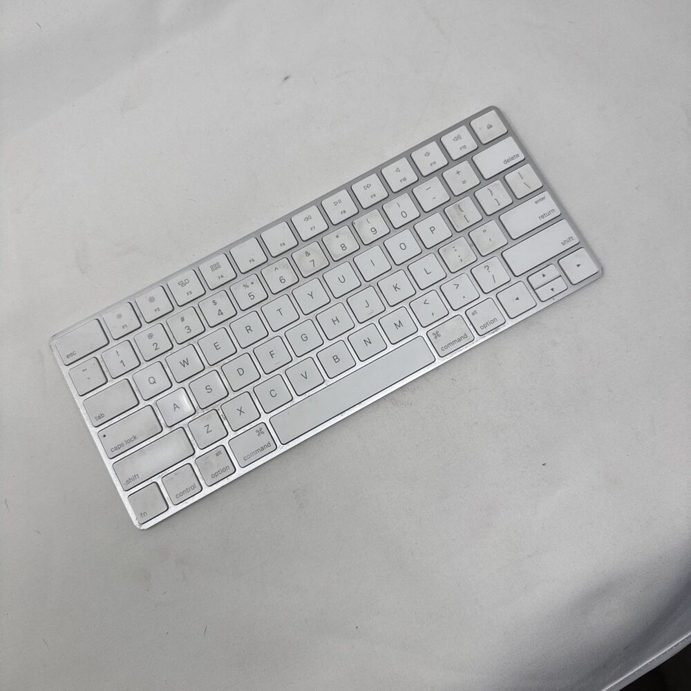 Apple Magic Keyboard Model A1644 - Silver - Rechargeable Clean Tested Working